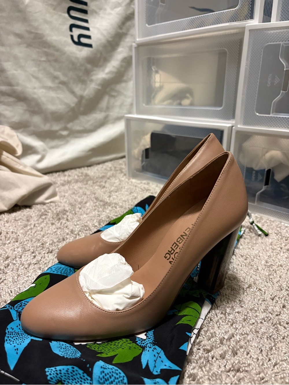 Diane Von Furstenberg Beige Leather High Heel Pumps w Block Heel